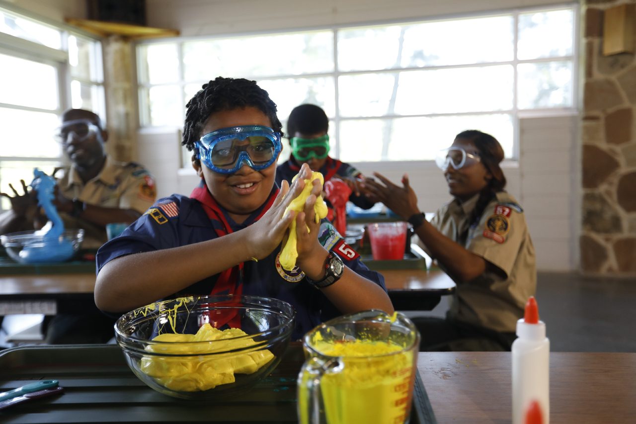 STEM experiment at a den meeting.